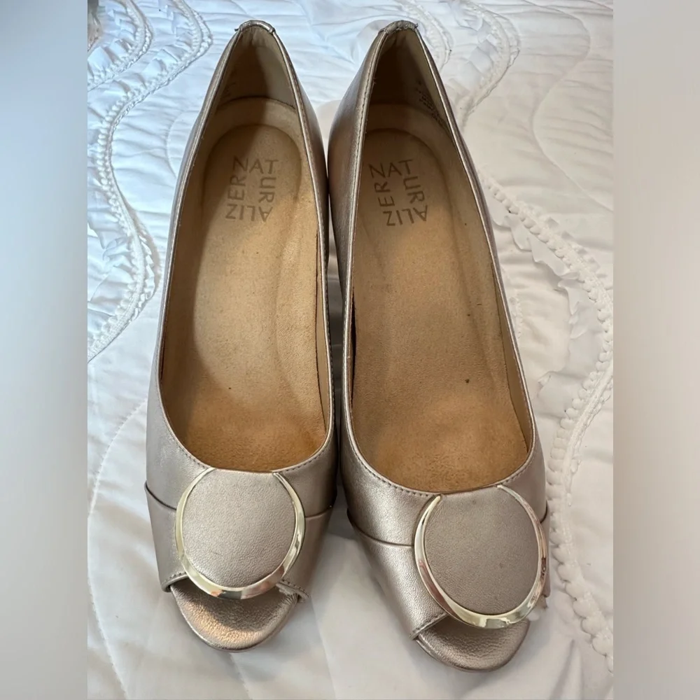 Naturalizer‎ gold wedge open toed heels size 6